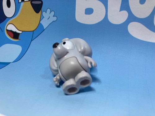 Modellino di ricambio Bluey Friend LILA cane maltese bingo amico bianco NUOVO - Foto 10 di 11