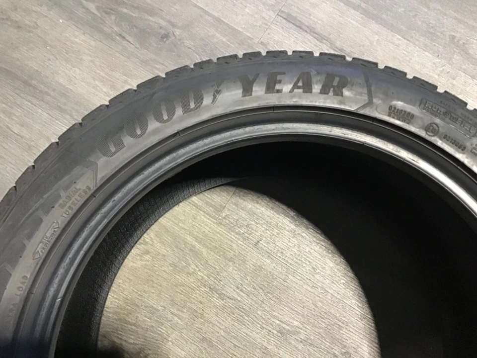 2 x 245/45 R18 100V GoodYear Ultra Grip 8 MO Winterreifen RSC - Bild 3 von 4