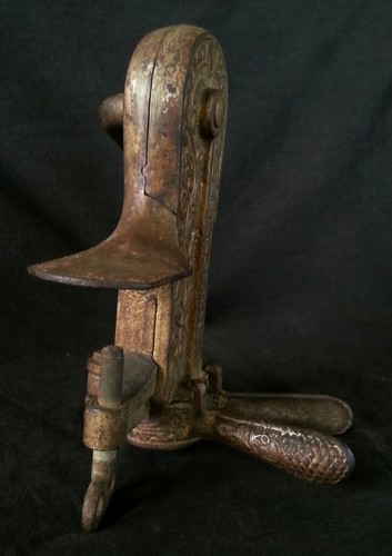 Antique cast iron ornate Champion Corkscrew/Wine Bottle Opener, 1897 - Picture 12 of 12