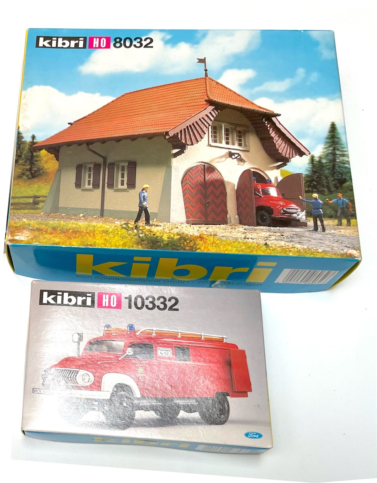 Kibri HO 8032 Caserne pompiers et camion Ford 10332 kit maquette plastique 1:87