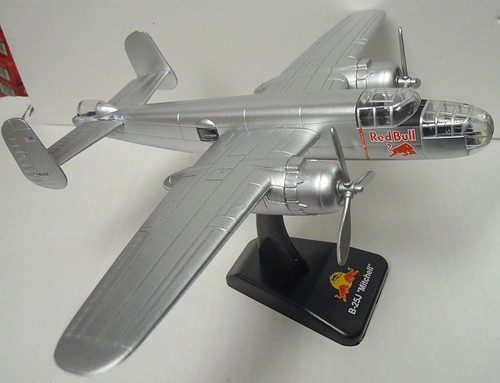 B-25J "Mitchell" ,  "The Flying Bulls" ,New Ray , ca.1/72, Fertigmodell,*NEU* - Bild 4 von 5