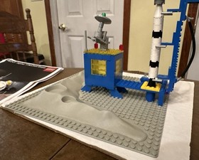 LEGO Classic Space 483 Alpha-1 Rocket Base w/ 3 Minifigures & Instructions