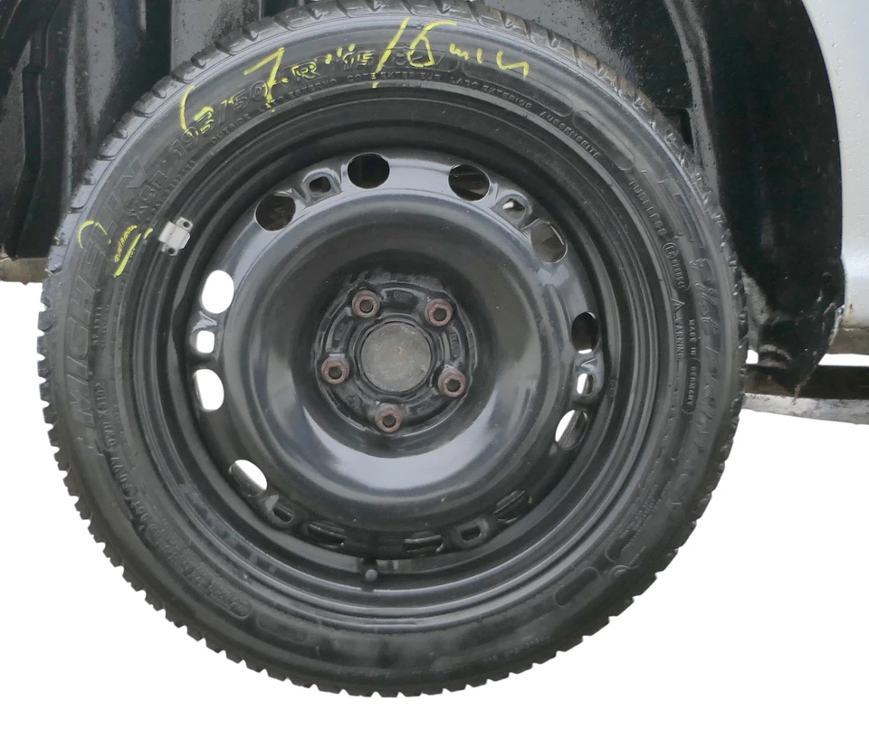 1x VW Polo 9N Ibiza Felge Reifen 195/50 R15 82V Sommerreifen 6-7mm Ersatzrad - Bild 2 von 3