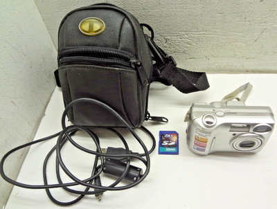 Nikon Coolpix 5600 5.1MP 3x Optic E5600 Silver 256MB SD Card WORKS! FREE SHIP!!!