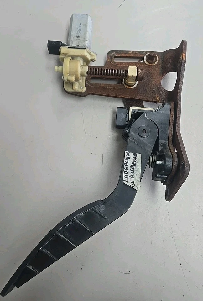 Pedal acelerador e motor de ajuste Pontiac G6 2005-2012 - Imagem 2 de 3