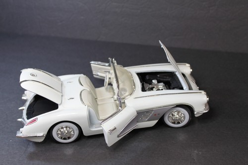 1958 Chevrolet Corvette Scale 1/18 White Convertible Motor Max No.73109(68803) - Picture 5 of 14