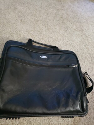 Targus Laptop Bag - Cell Phone Repair & Computer Repair in Hamilton, On