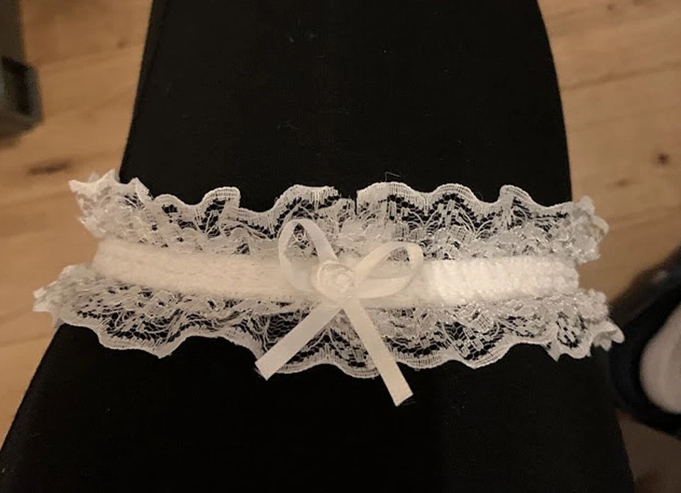 White Lace Garter Ribbon Rose Wedding Bride Borrowed Gift New sealed elasticated - Image 1 of 1