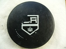 NHL Los Angeles Kings Game Used Bettman Official Game Hockey Puck Collect Pucks