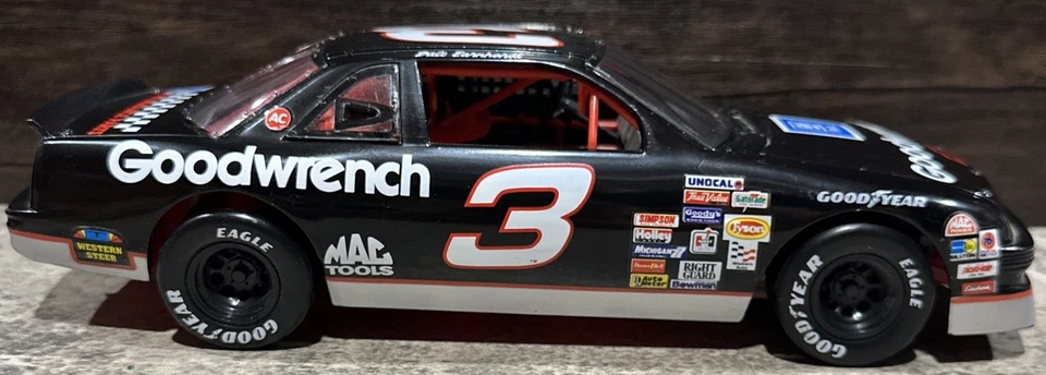 1992 DALE EARNHARDT #3 GM GOODWRENCH CHEVROLET LUMINA 1:18 ERTL NASCAR NO BOX - Image 4 of 4