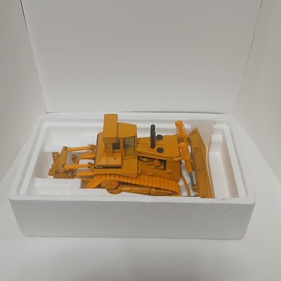 Diecast - Conrad 2852 - CAT D 11N Track-Type Tractor With Box