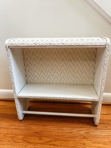 Vintage Redmon Woven Wall Hanging Shelf Towel Holder Bathroom Cottage Pristine!!