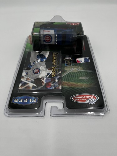 Carta e camion Chicago Cubs SAMMY SOSA rosa bianca da collezione Fleer Team pressofuso - Foto 5 di 6