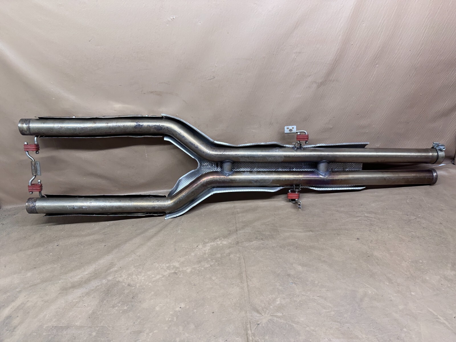 MINT! 2021 - 2024 ASTON MARTIN DBX EXHAUST MUFFLER CENTER Dual MY83-5220-AE OEM