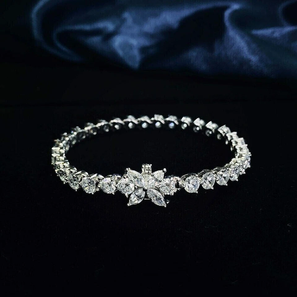 Brazalete de tenis redondo de diamantes para mujer de 8,00 quilates enchapado en oro blanco de 14 quilates Foto 3 de 4