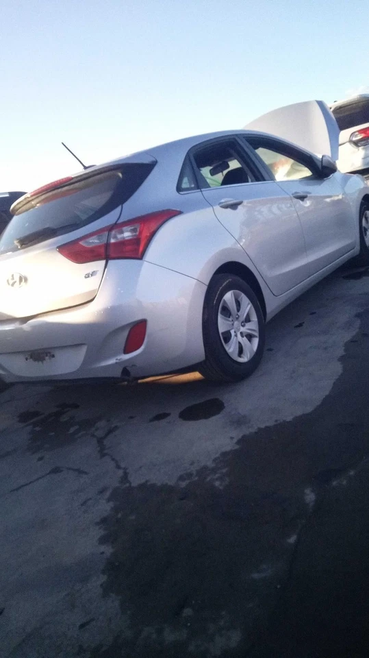 2016 Hyundai Elantra Rack and Pinion Assembly OEM Silver 95K Miles Foto 3 de 4