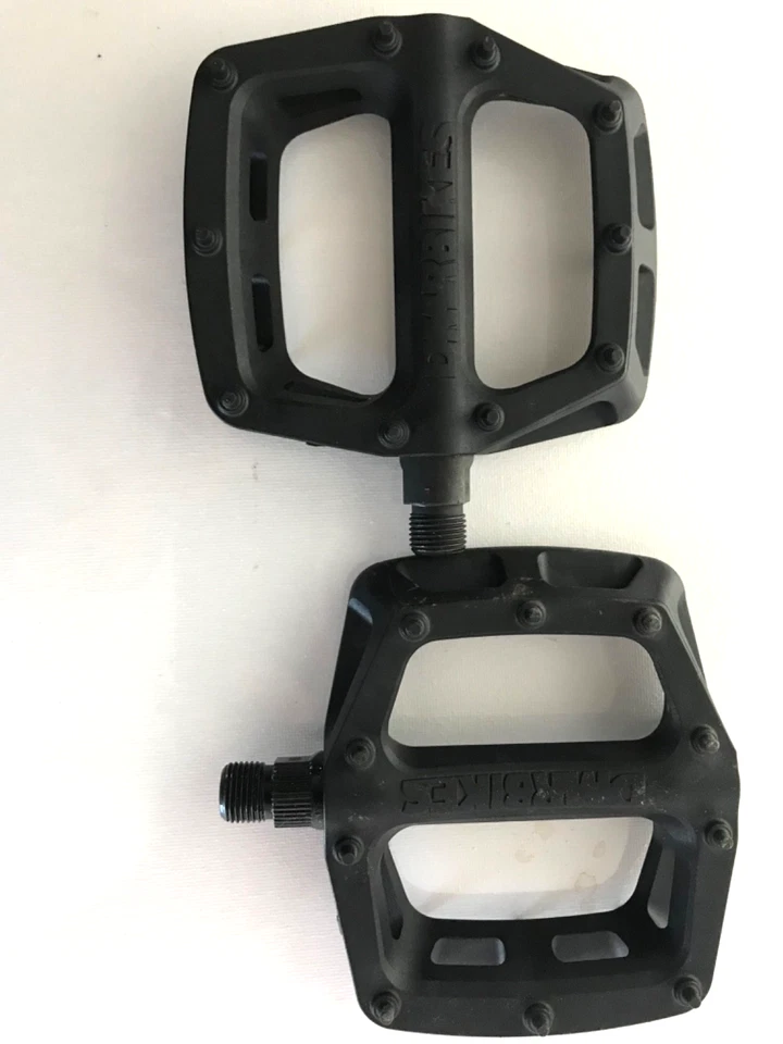 DMR - V6 Plastic Pedal - Cro-Mo Axle - Jet Black New Take Offs - Image 2 of 4