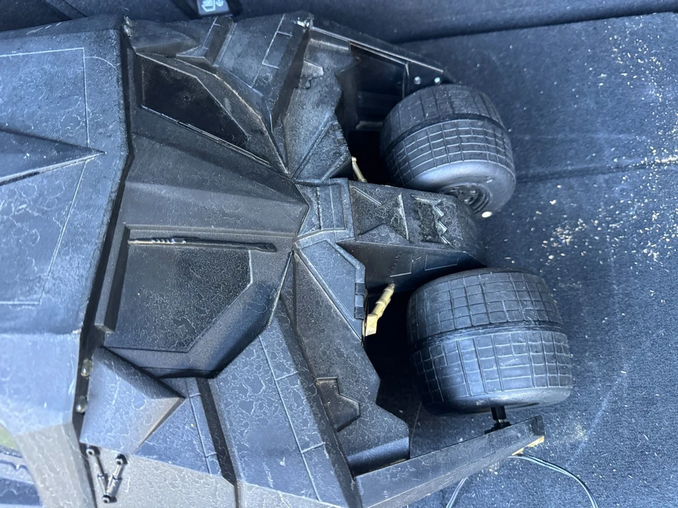 Mattel Tyco Giant Batman Begins 2005 Batmobile Tumbler 28” RC CAR Untested - Image 2 of 4