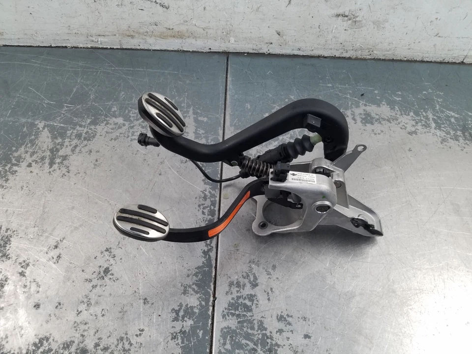 Conjunto de pedal de freno/embrague Mini John Cooper Works 2009 #7162 VV5 Foto 4 de 4