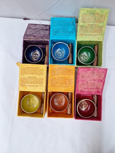 Chakras Singing Bowls Partial Set - Photo 2 sur 22