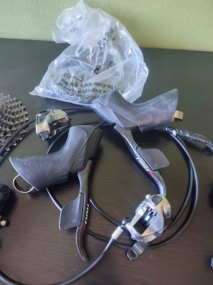 sram red etap hrd 11 speed shifters with disc calipers - Bild 2 von 4