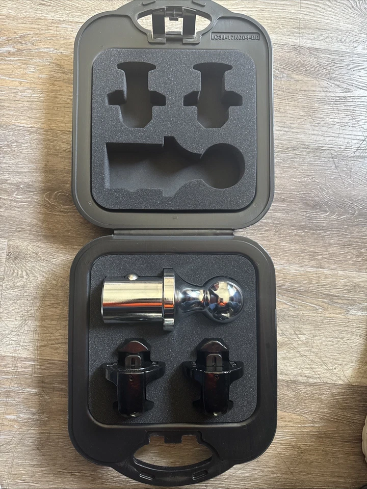 Kit de enganche de bola de cuello de cisne Ford Super Duty parte # LC3J-19F503-BB. Nuevo En Caja Foto 4 de 4