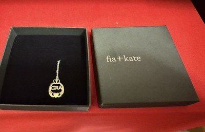 Fia + Kate Gra (Love) Claddagh Halskette mit Anhänger 14K Gelbgold