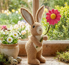 Filzhase Osterhase Hase aus Filz mit Blumengruss süße Osterdeko mit Hasen MILO