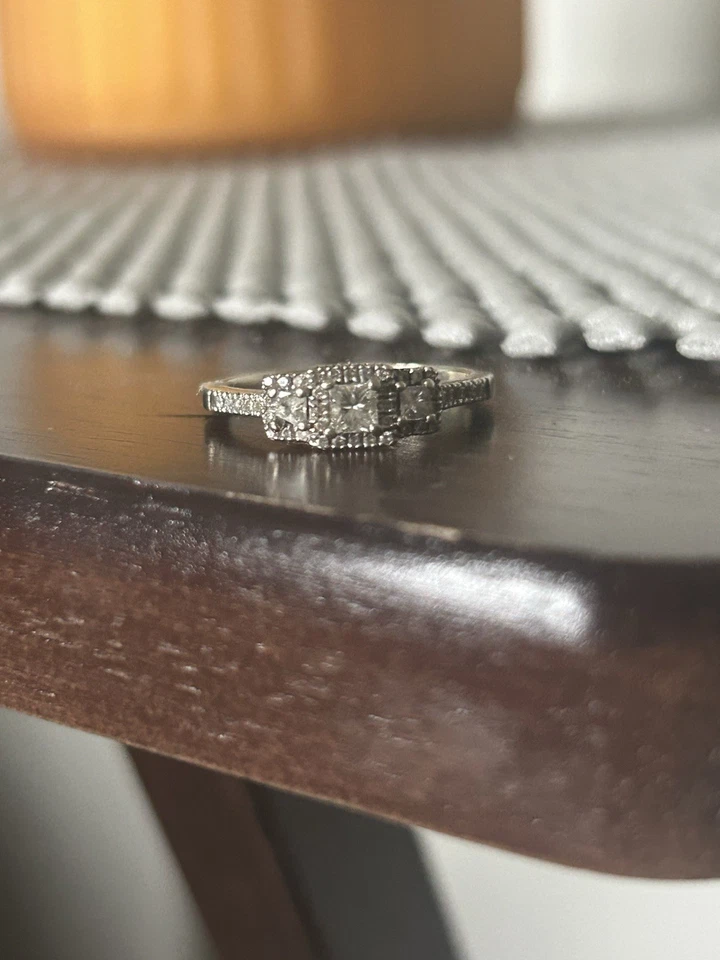 14K WG PAST PRESENT FUTURE DIAMOND BAND RING .25 tcw SZ 8.25 B62207 4.23 grams  - Image 2 of 4