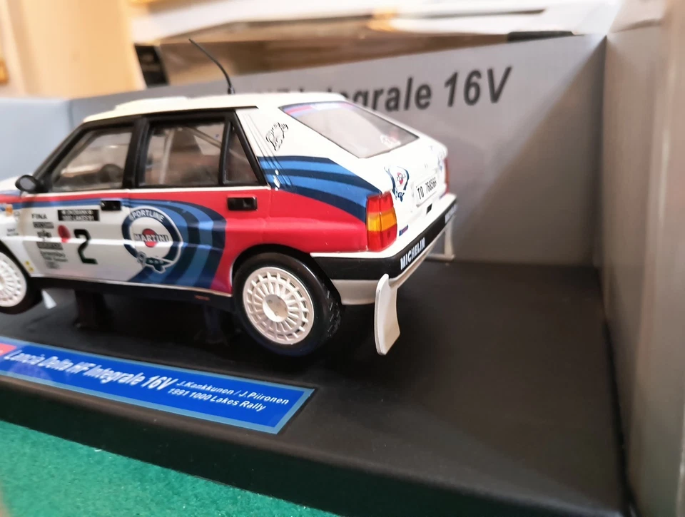 Lancia Delta HF Integrale 16v 1991 1000 Lakes Rally Sunstar 1/18 - Immagine 4 di 4
