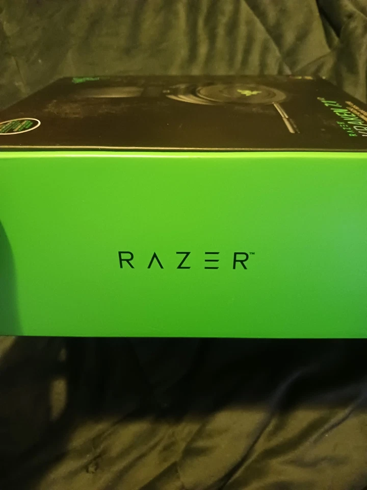 Razer Kraken Black Wired 7.1 Surround Sound Gaming Over The Ear Headset - Image 2 of 4