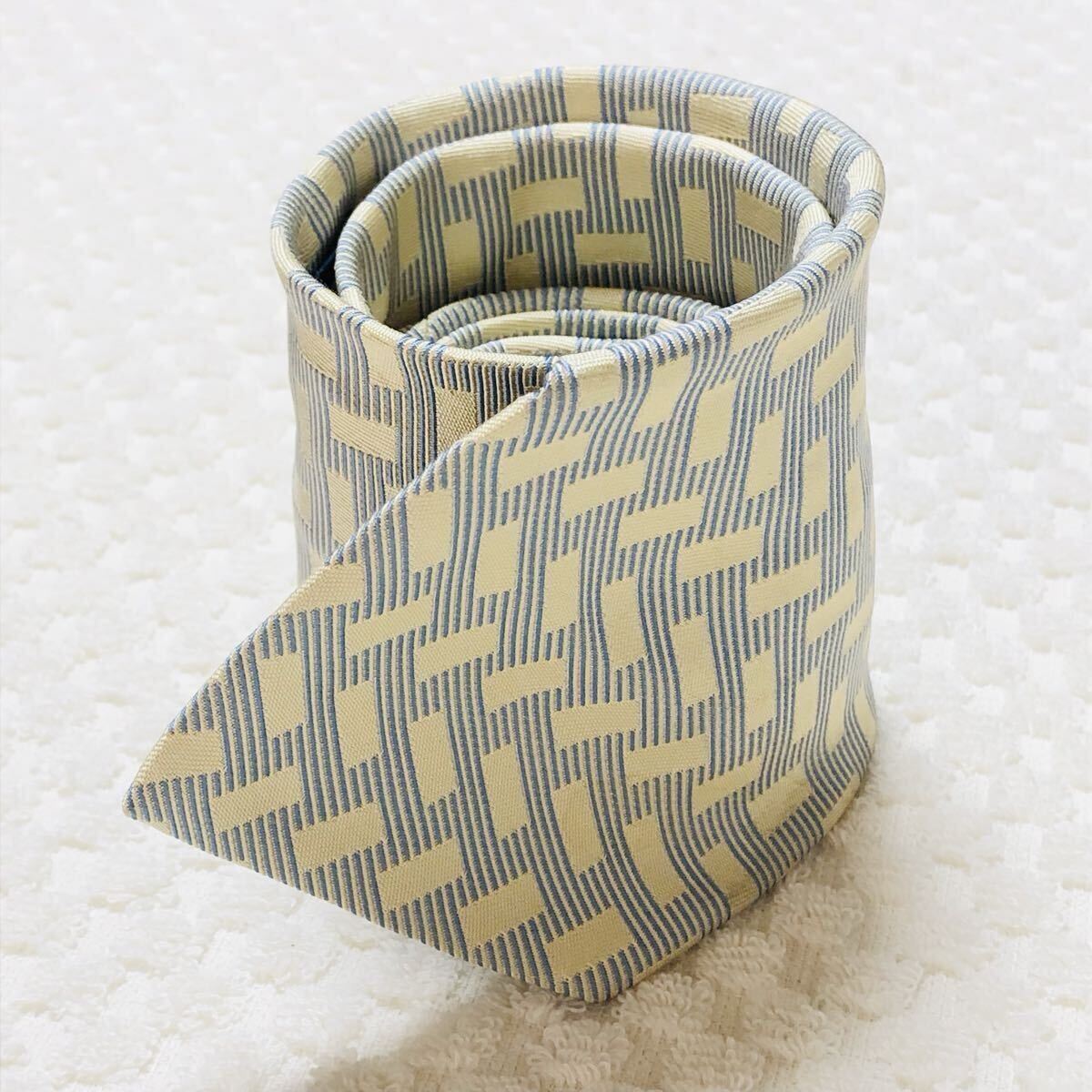 HERMES Tie Rectangular Micro Border 100 Silk Made… - image 2