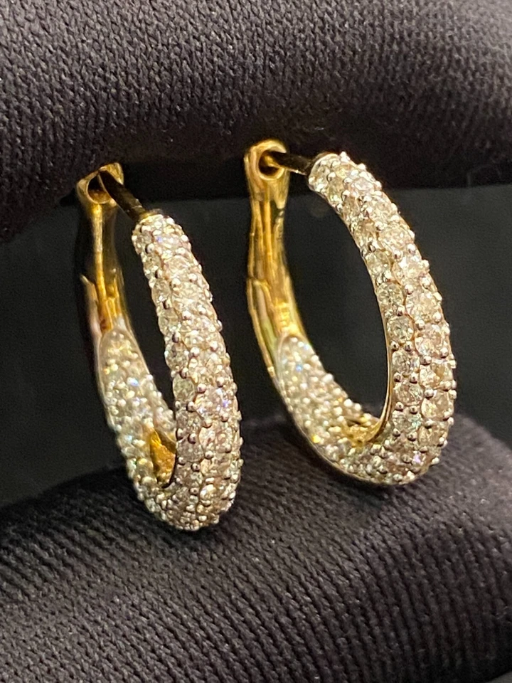 Pave 1.80 Cts Round Brilliant Cut Natural Diamonds Hoop Earrings In 750 18K Gold - Image 4 of 4