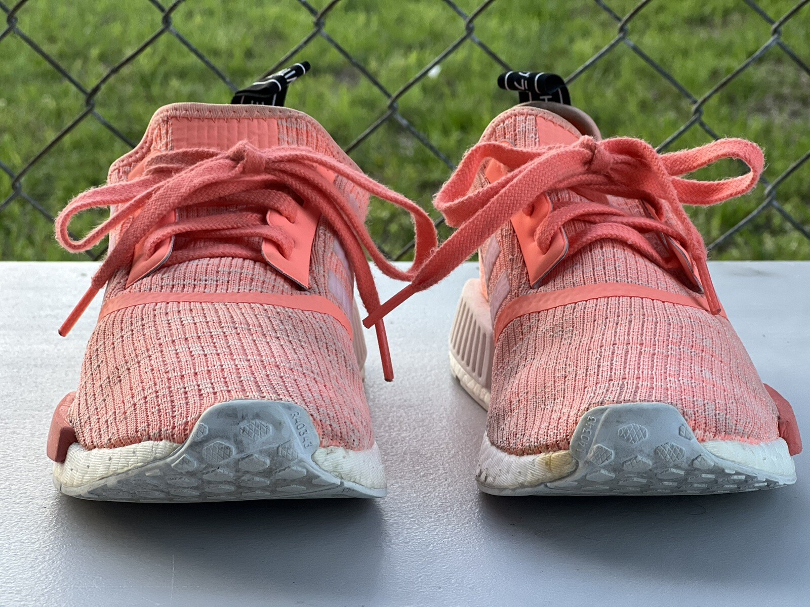 nmd r1 peach