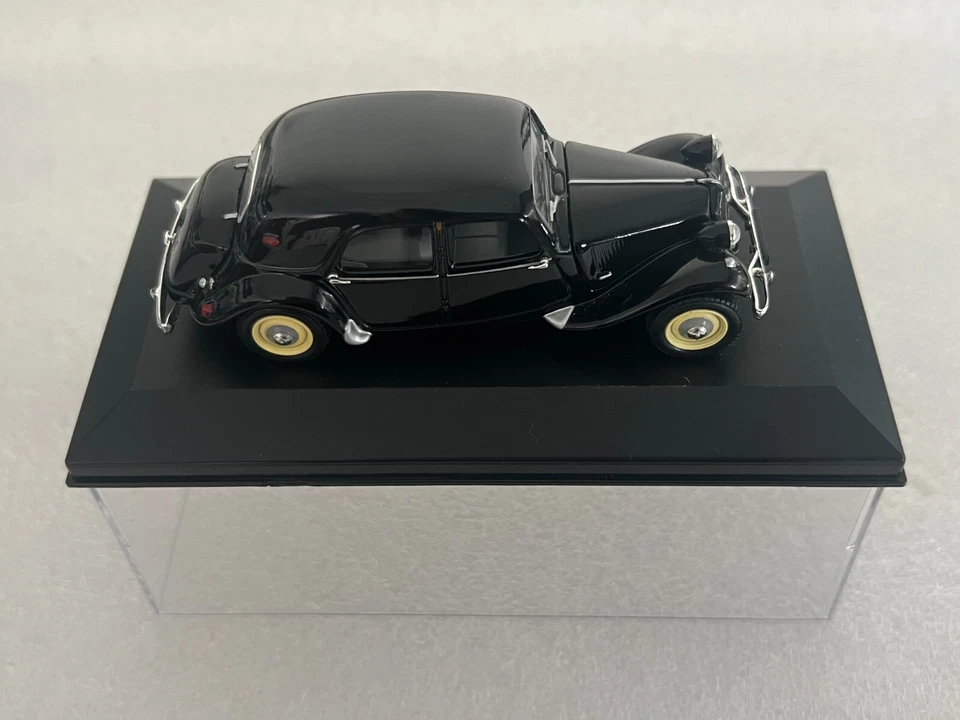 PRESSE ATLAS UNIVERSAL HOBBIES Citroën Traction Noir 1953 1/43 Voiture - Photo 3/4