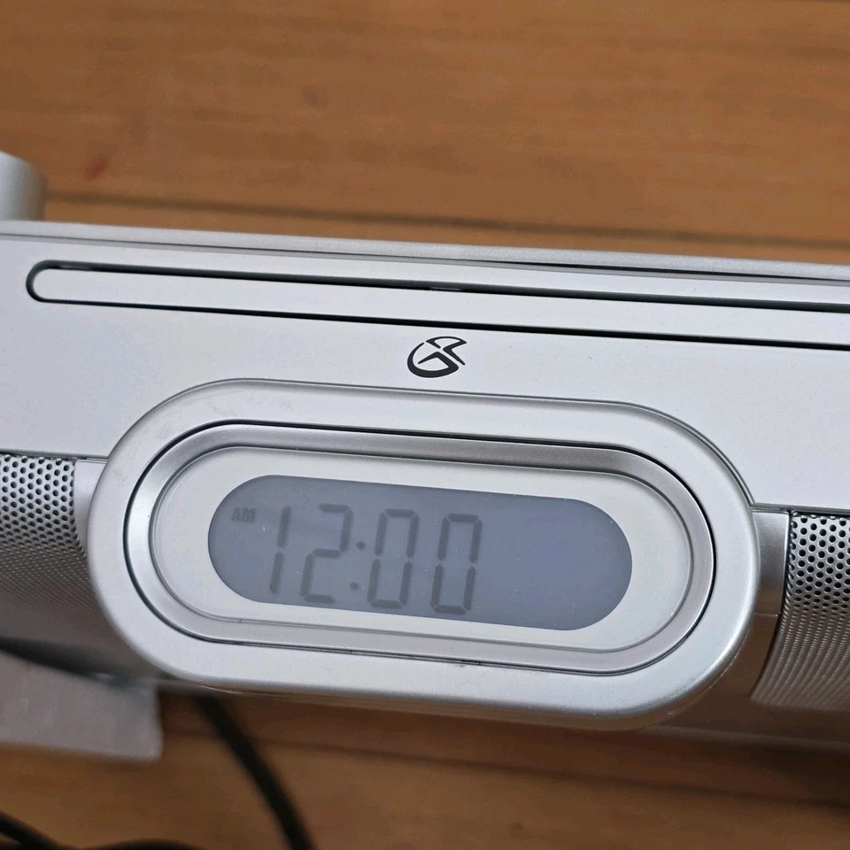 Novo Na Caixa GPX Sob Gabinete CD Player Rádio AM FM Relógio Digital e Temporizador de Cozinha - Imagem 4 de 4