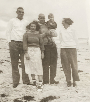 1930s Ladies Women Men Boy Sandy Beach Ocean Family Fun Original Photo P22d66