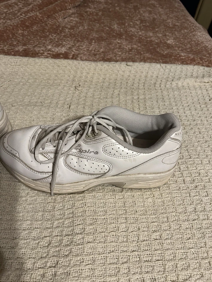 Zapatos deportivos para caminar Spira para mujer blancos con cordones por propiedad Foto 4 de 4