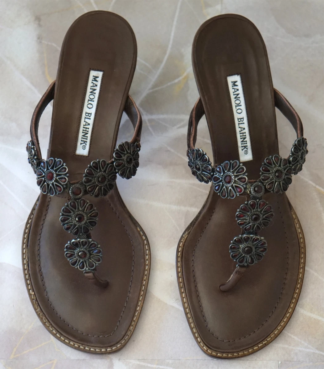 MANOLO BLAHNIK 38 Brown Leather Jeweled Flower Kitten Heel Thong