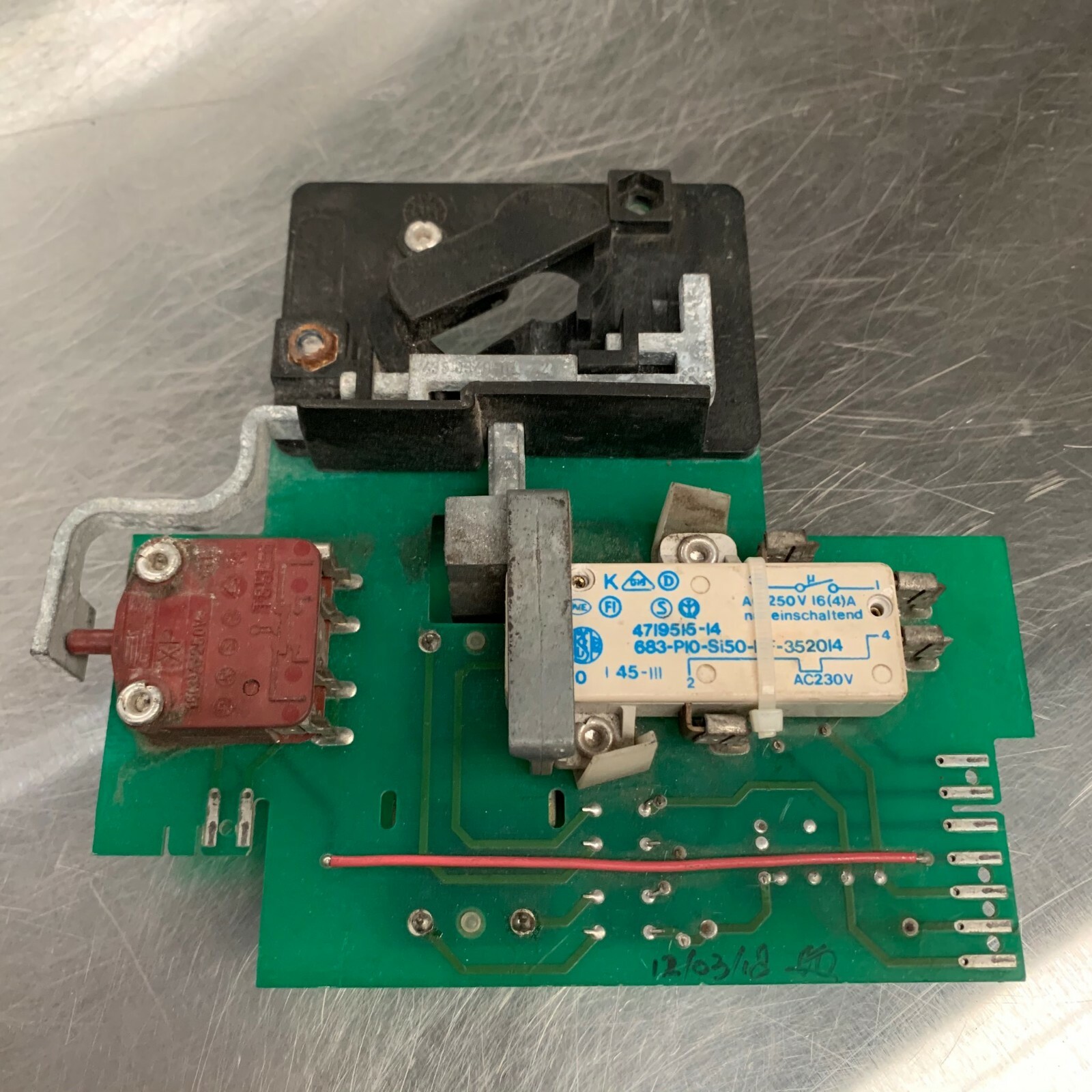 WASHER DOOR LOCK 230V P/N 438305622, 471878512 [USED] eBay