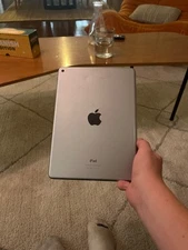 Apple iPad Pro (9.7-inch) A1673 32 GB, Wi-Fi, 9.7 in - Silver