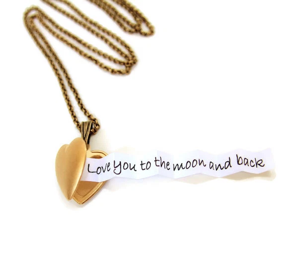 UNDERCOVER Collana Medaglione Cuore Messaggio Segreto Oro Opaco Catena 18 Pollici Nuova con etichette