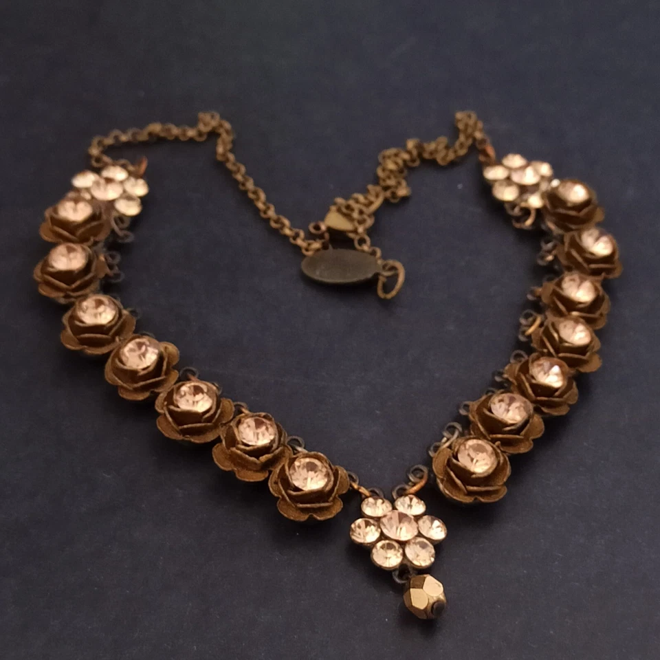 Collar Michal Negrin Rosas Beige-Marrón-Melocotón Gota en Y Cristal 3D Babero Cóctel Foto 2 de 4