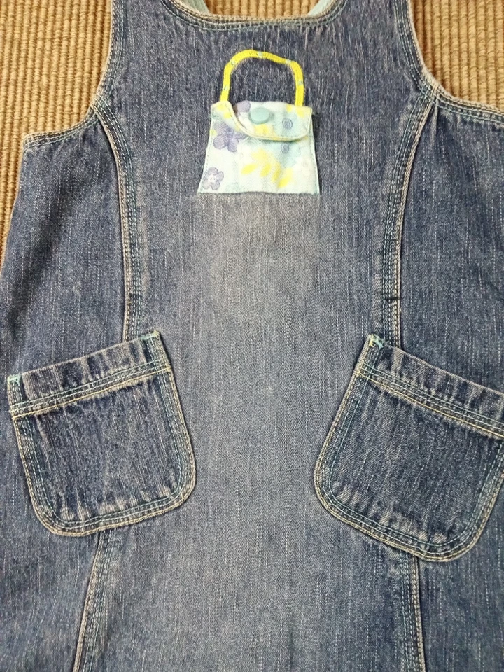 Vestido sin mangas de jean azul con parche de calabaza para niñas talla 4 Foto 4 de 4