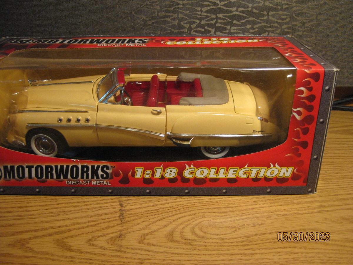 1/18 1949 BUICK ROADMASTER CONVERTIBLE IN YELLOW BY MOTOR