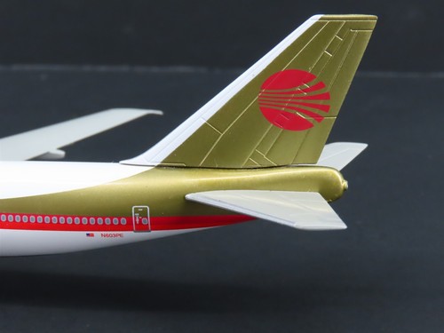 1:400 Scale Dragon Wings 55136-03 Die-Cast Continental Boeing B747-143 Aircraft - Picture 13 of 16