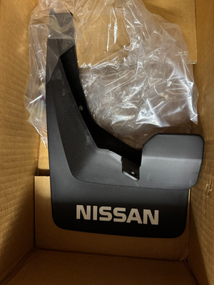 NOS Original Nissan Schmutzfänger hinten links   Maxima 85-88  78811-01E25