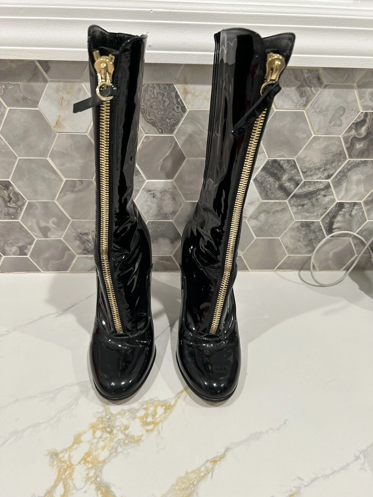 Stivali da donna Valentino Garavani neri in pelle verniciata taglia 38