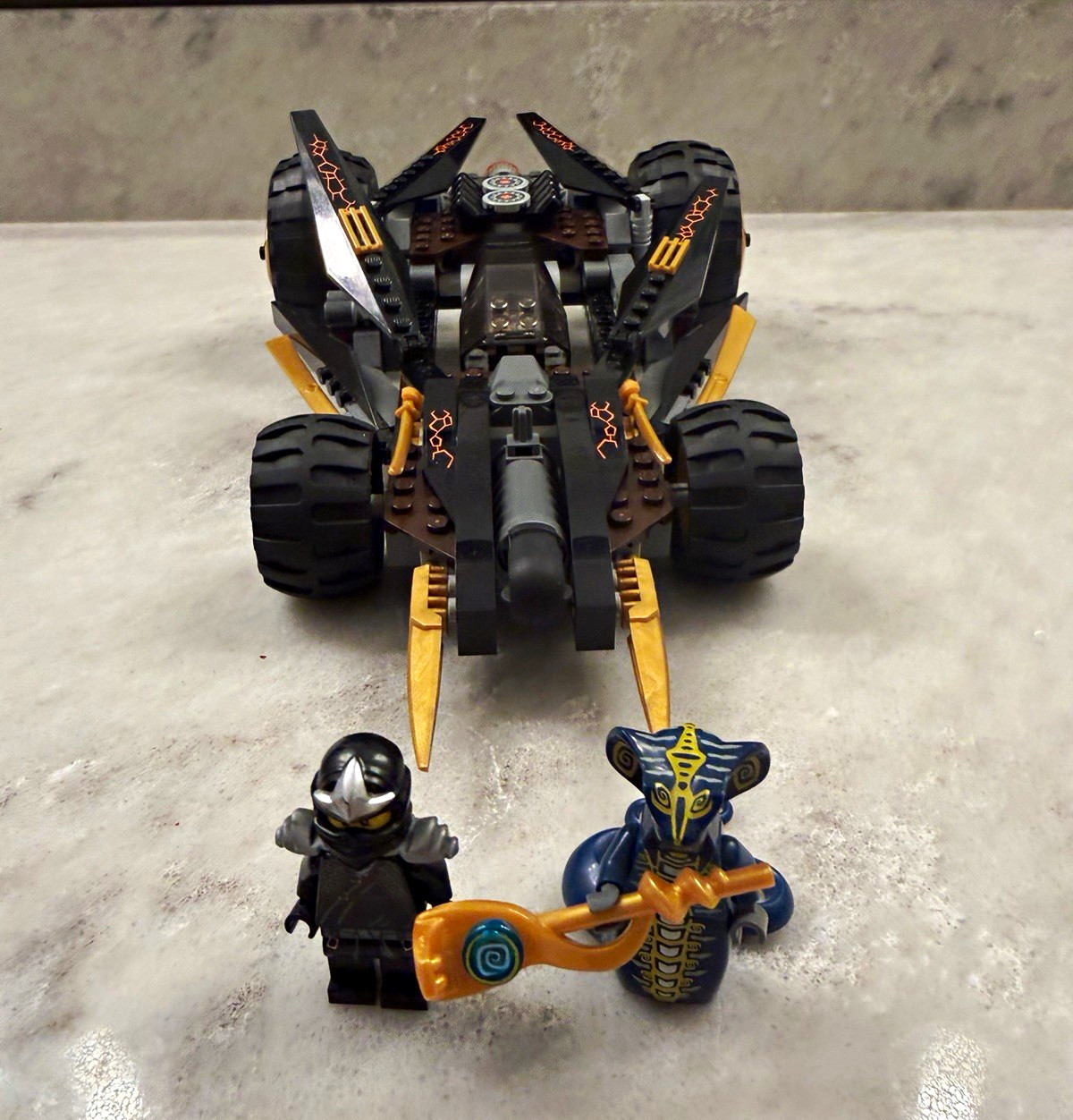 LEGO Ninjago Rise of the Snakes Cole's Tread Assault (9444) 100% Complete