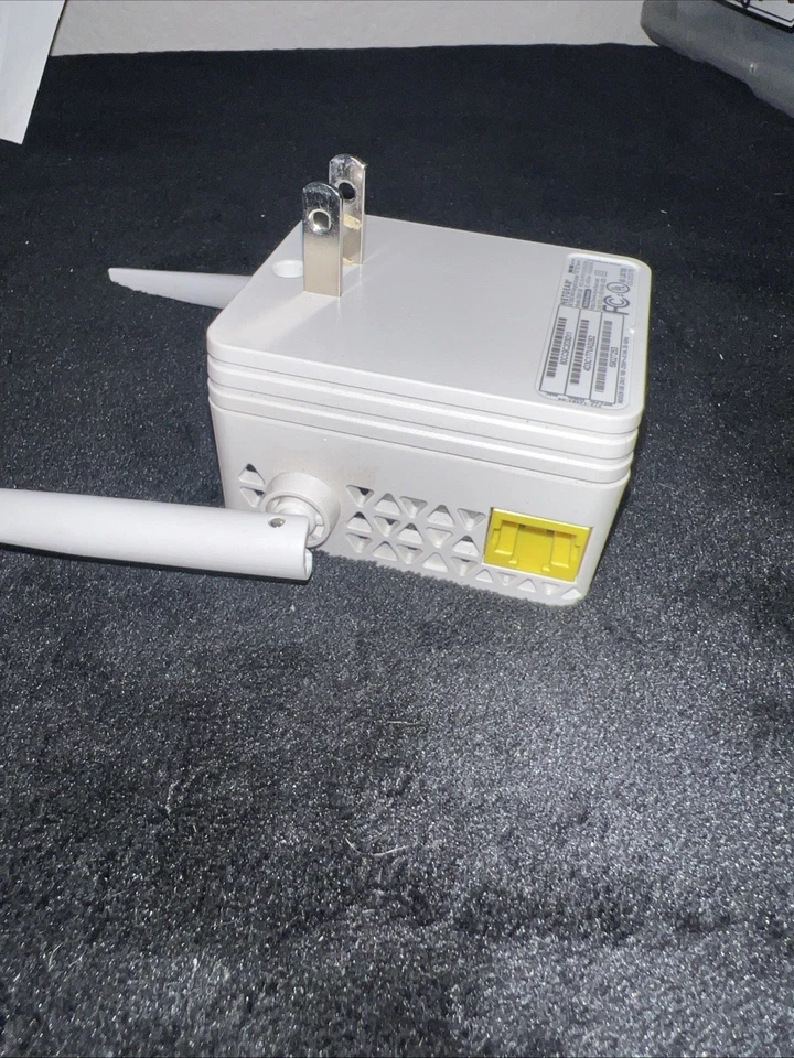 NETGEAR AC1200 Wi-Fi Range Extender - EX6120 - Image 4 of 4